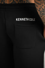 מכנסיים קצרים לגברים