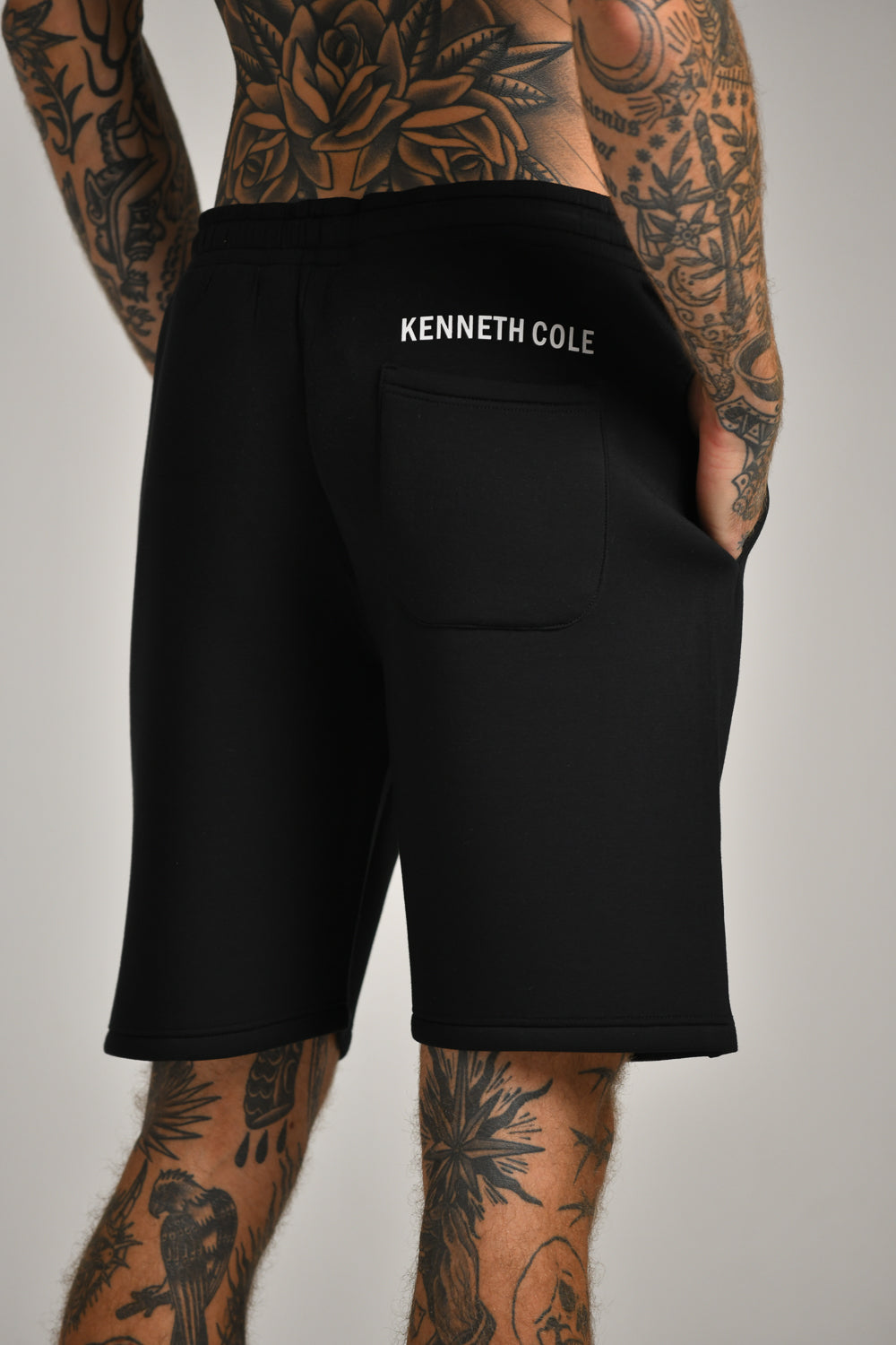 מכנסיים קצרים לגברים