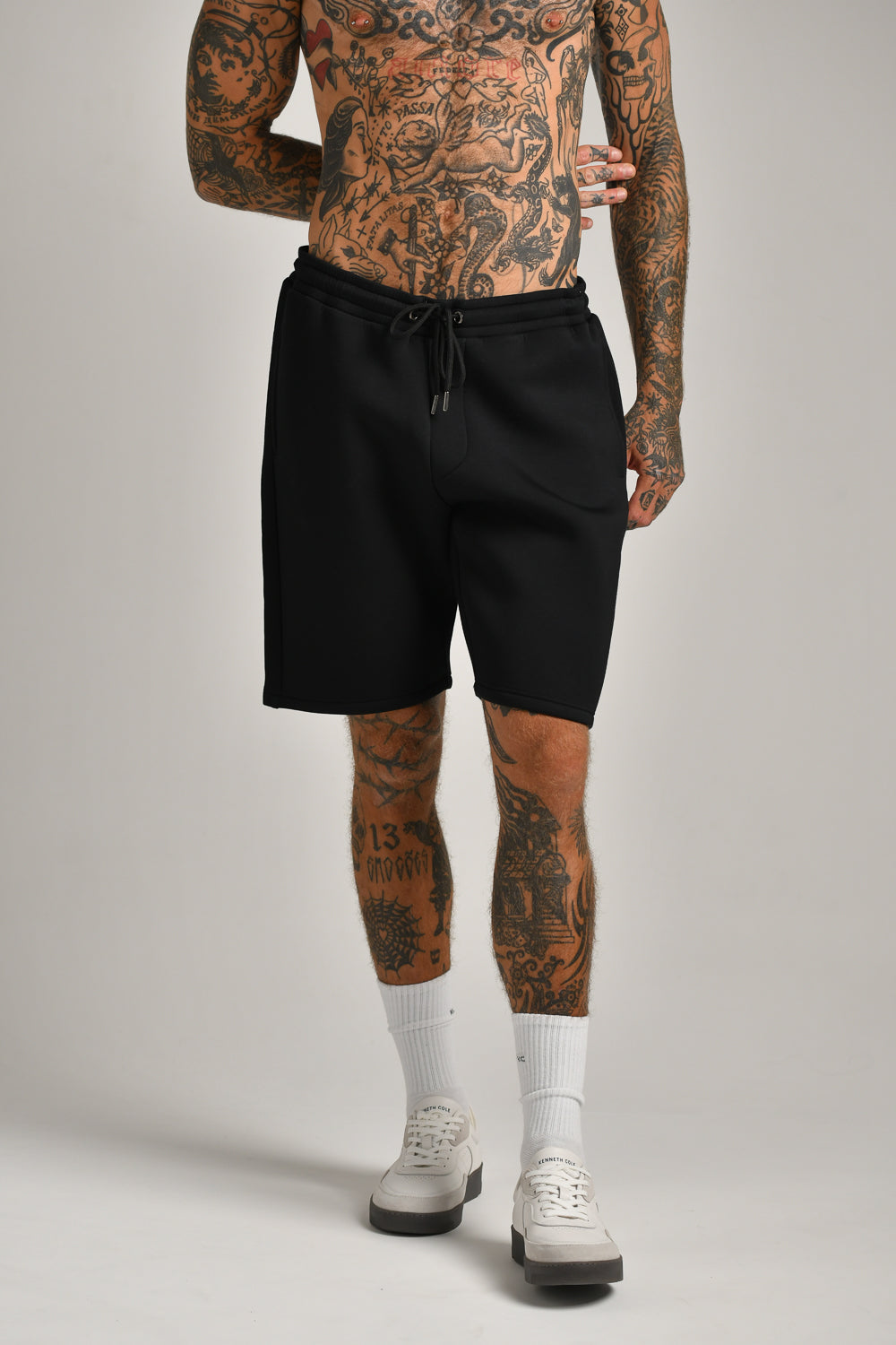 מכנסיים קצרים לגברים