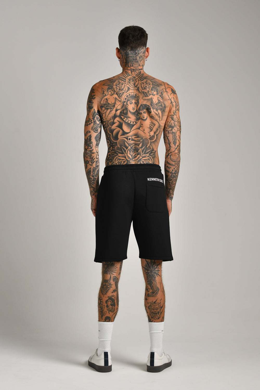 מכנסיים קצרים לגברים