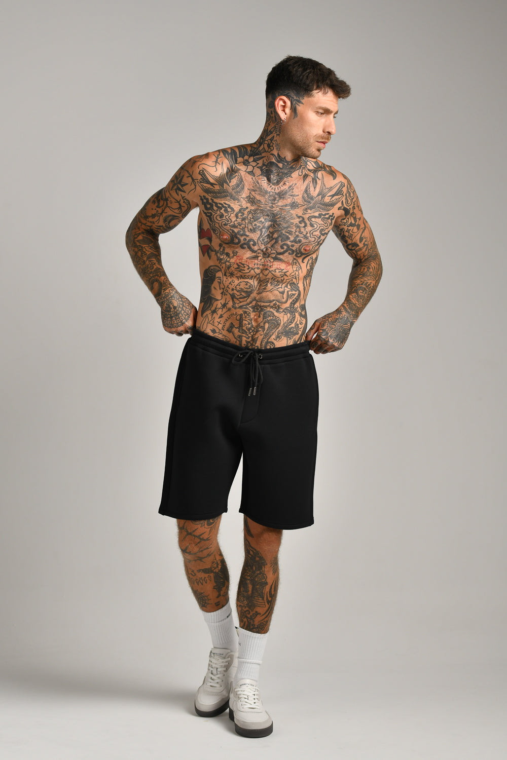 מכנסיים קצרים לגברים