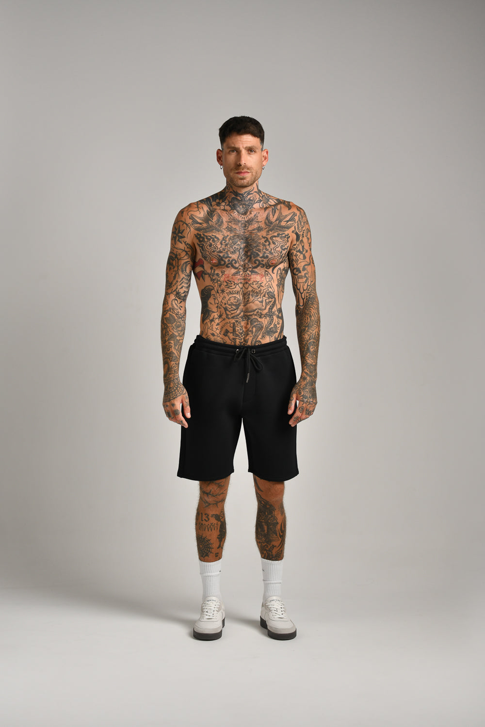 מכנסיים קצרים לגברים