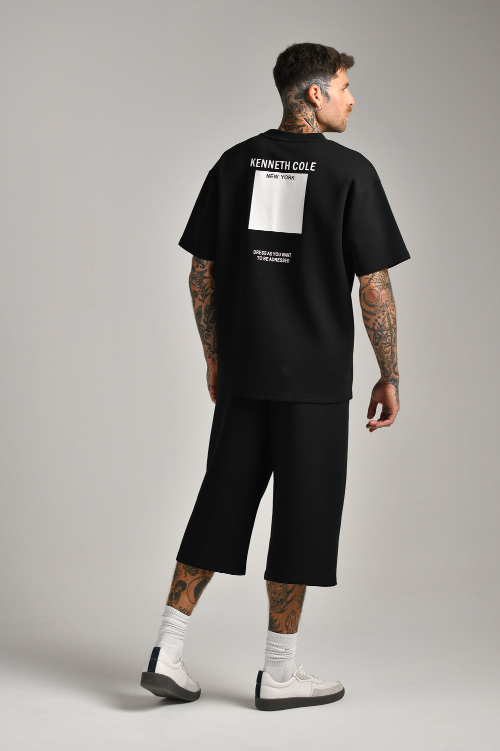 טי שירט אוברסייז עם דפוס בגב