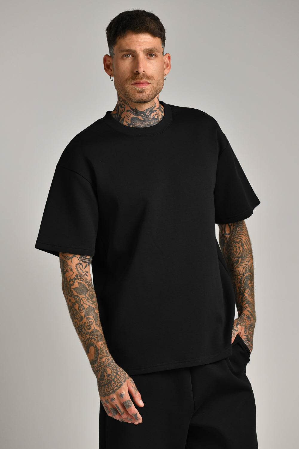 טי שירט אוברסייז עם דפוס בגב