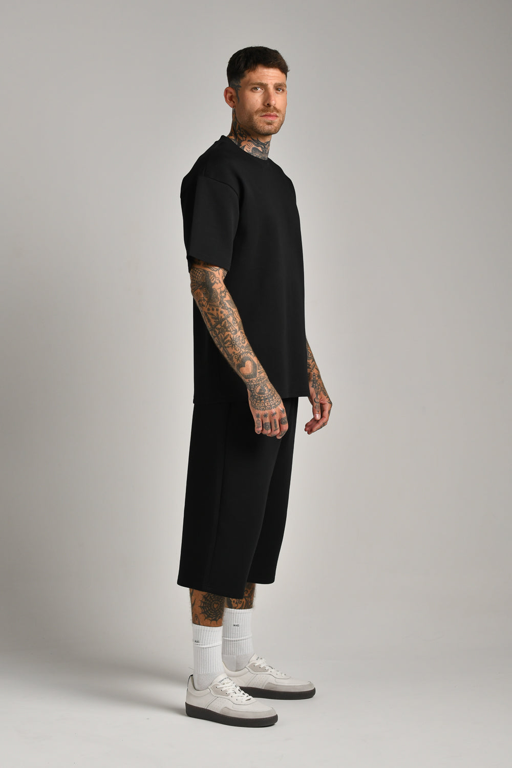 טי שירט אוברסייז עם דפוס בגב