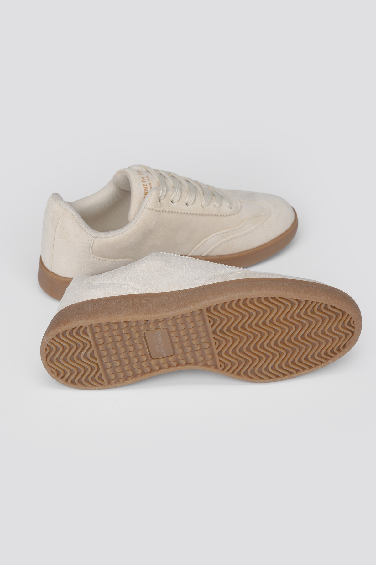 סניקרס לנשים עם גפה דמוי זמש | קנת קול