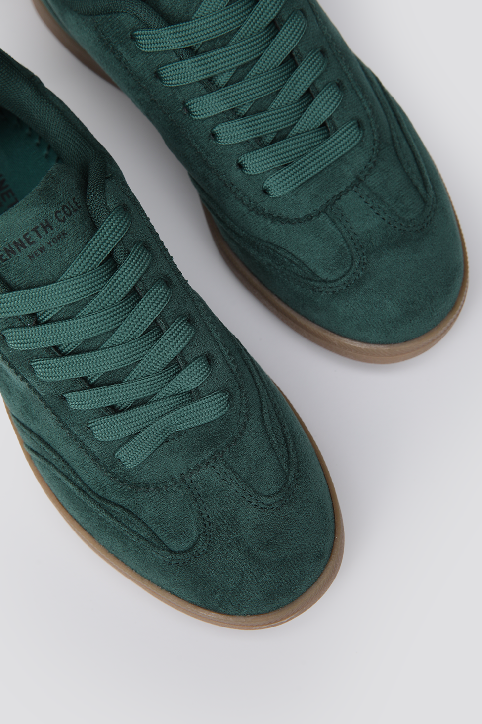 סניקרס לנשים עם גפה דמוי זמש | קנת קול