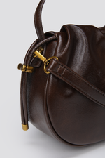 תיק יד קטן בצבע חום כהה | קנת קול