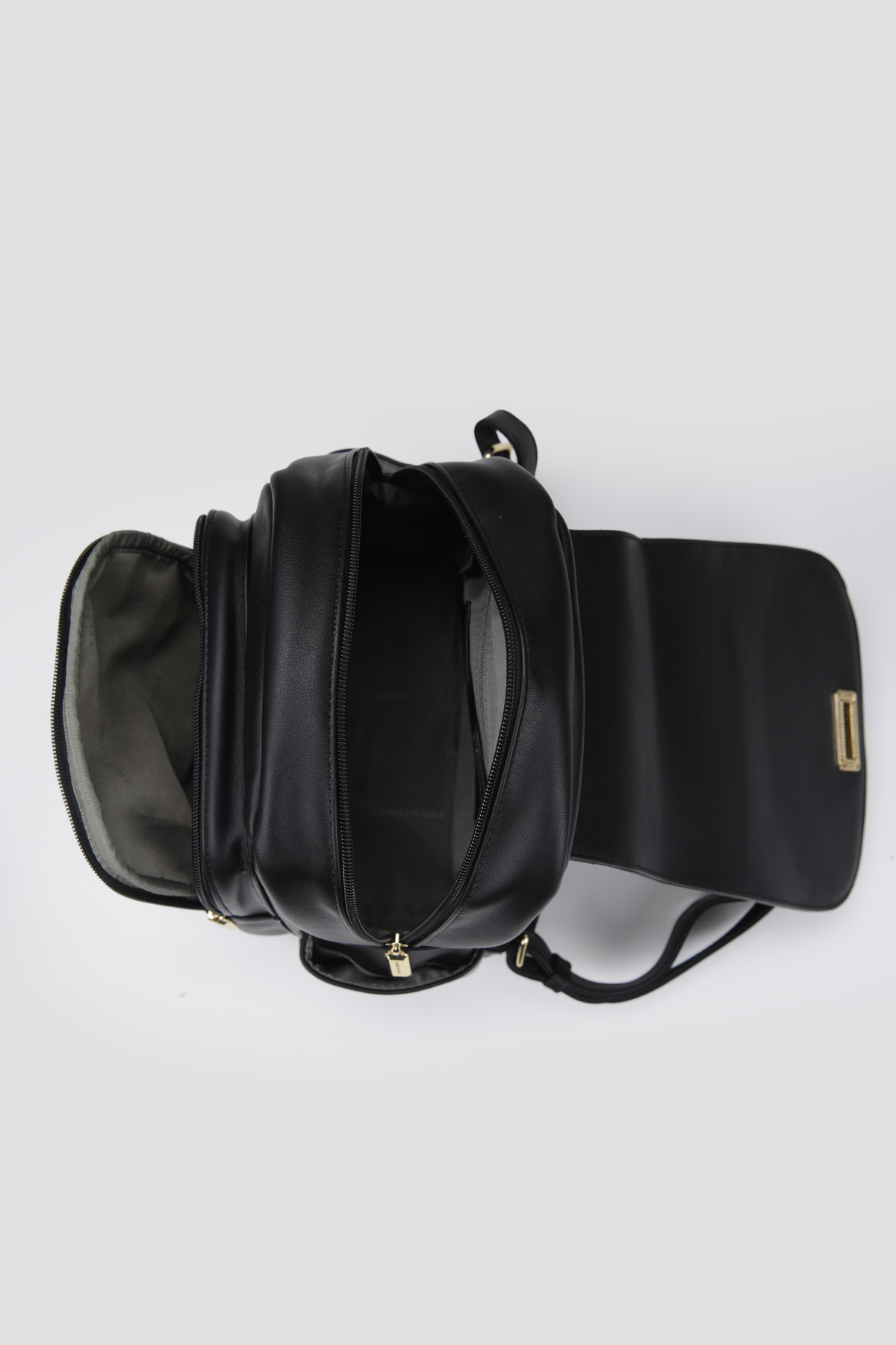 תיק גב בצבע שחור | קנת קול