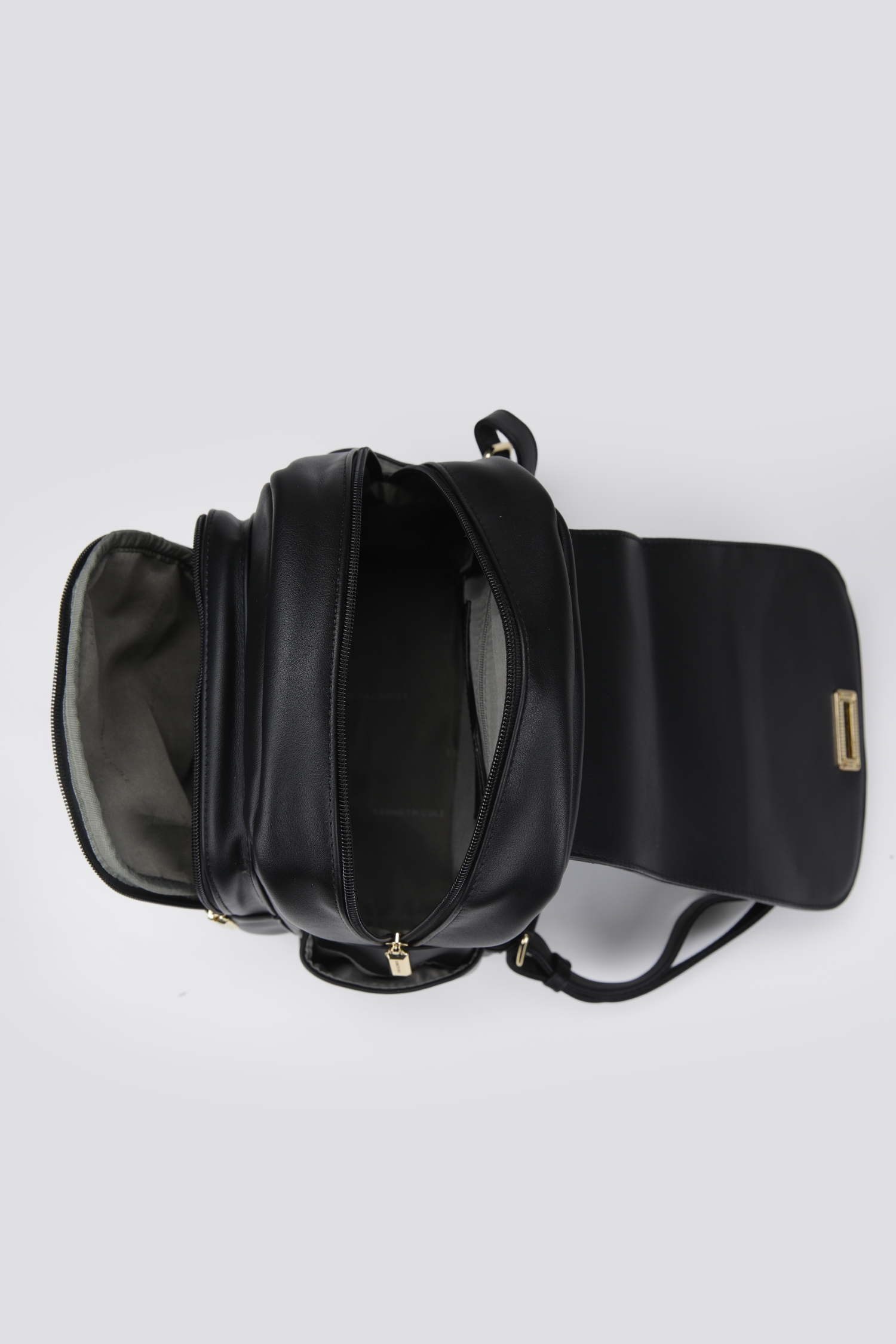 תיק גב בצבע שחור | קנת קול