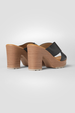 כפכפי עקב עם רצועות מוצלבות בצבע שחור