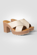 כפכפי עקב עם רצועות מוצלבות בצבע בז'