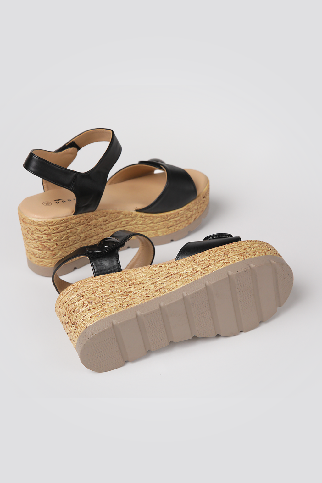 סנדלי פלטפורמה בשילוב קש בצבע שחור
