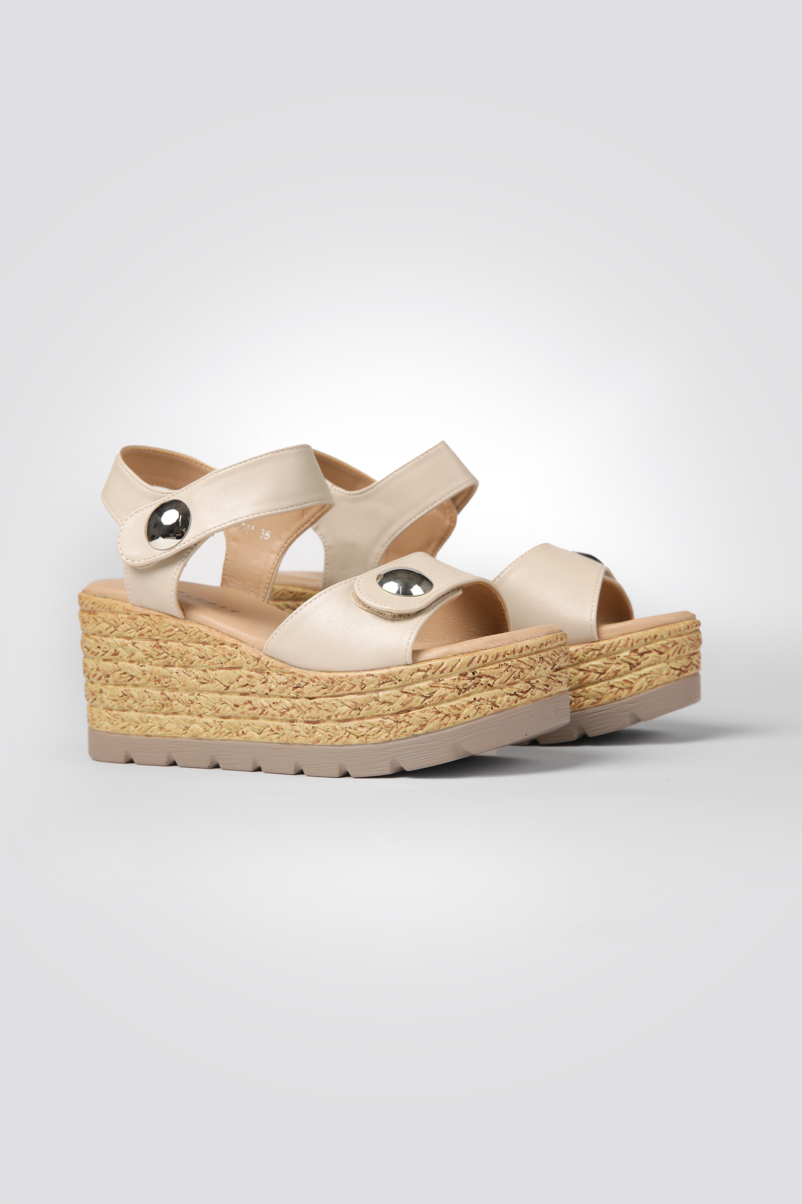 סנדלי פלטפורמה בשילוב קש בצבע בז'