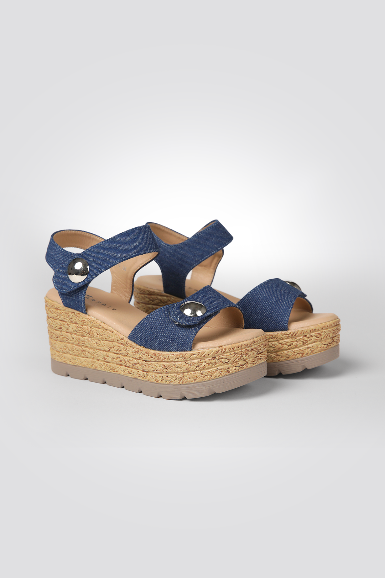 סנדלי פלטפורמה בשילוב קש בצבע ג'ינס