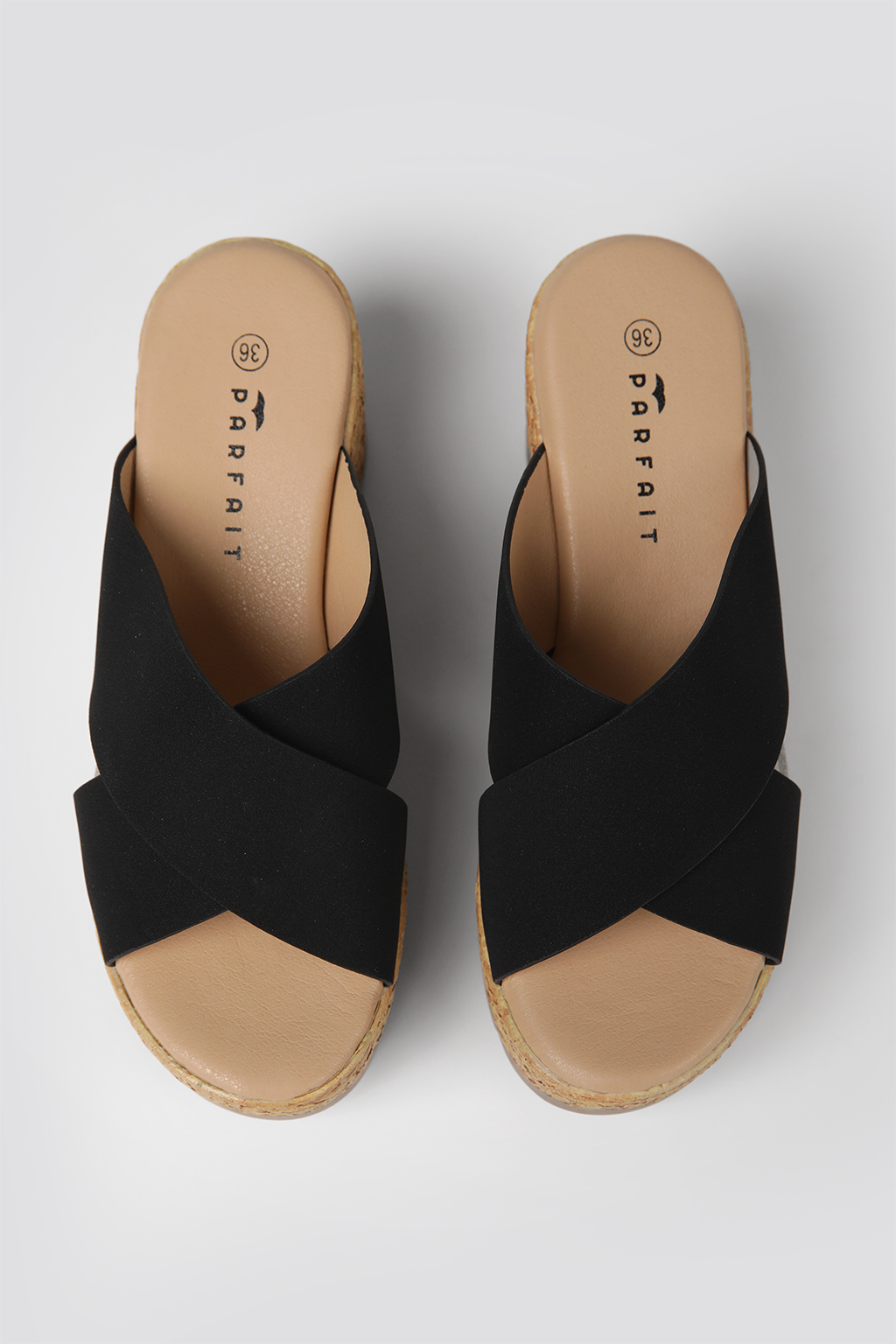 כפכפי פלטפורמה רצועות מוצלבות בשילוב קש בצבע שחור