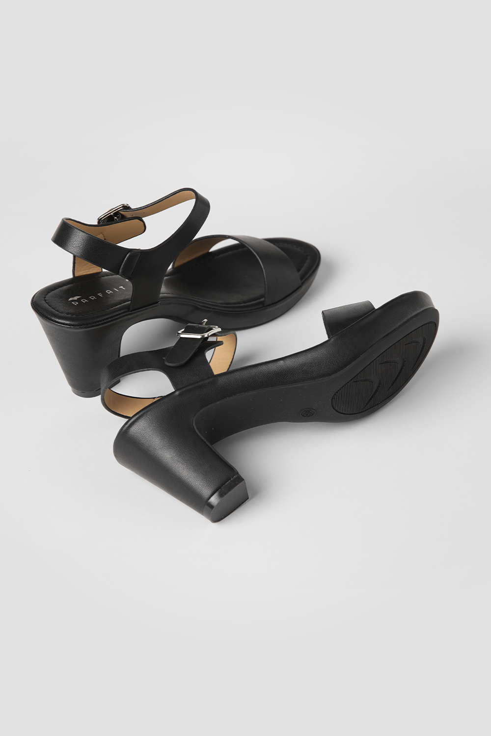 סנדלי עקב לנשים בצבע שחור