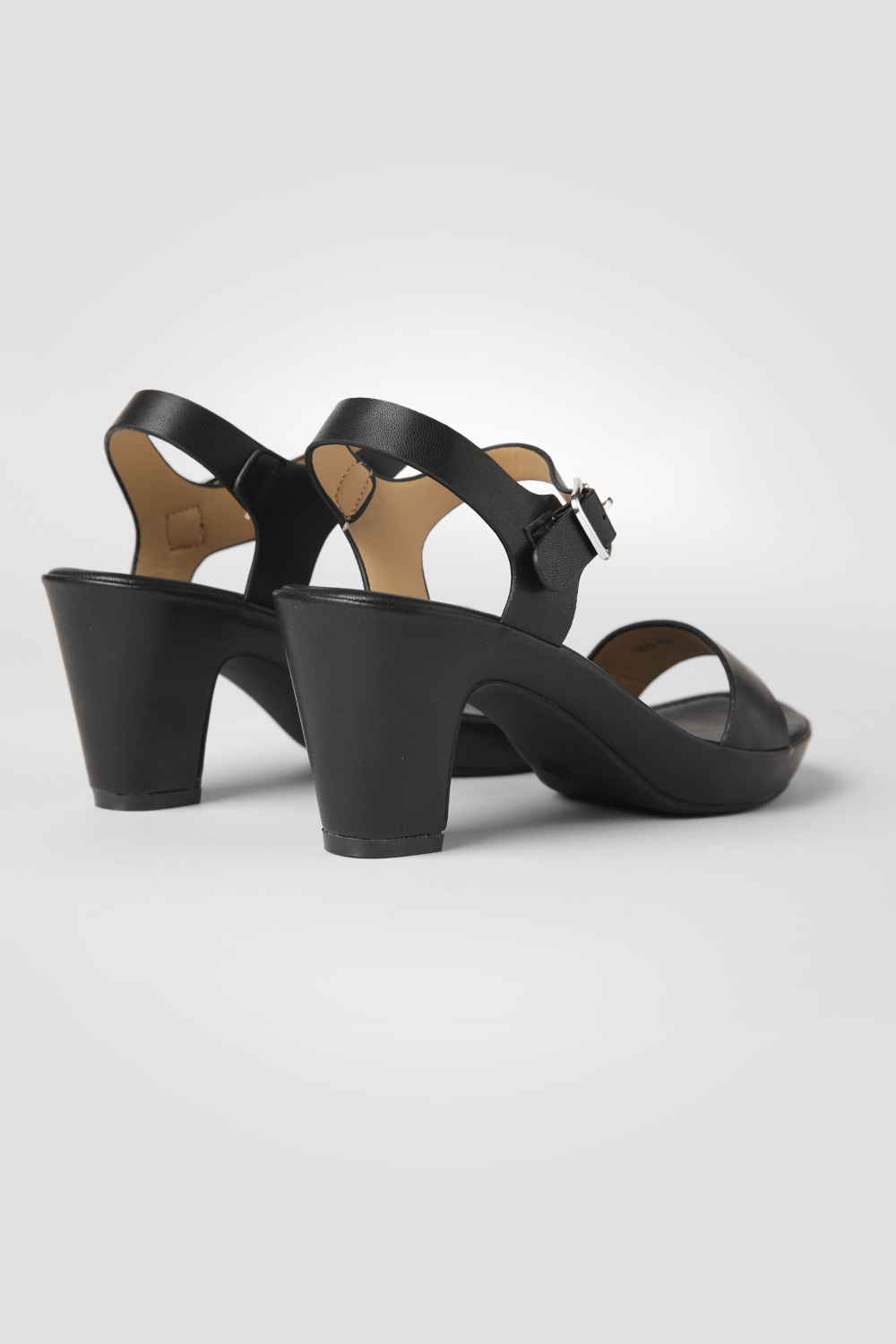 סנדלי עקב לנשים בצבע שחור