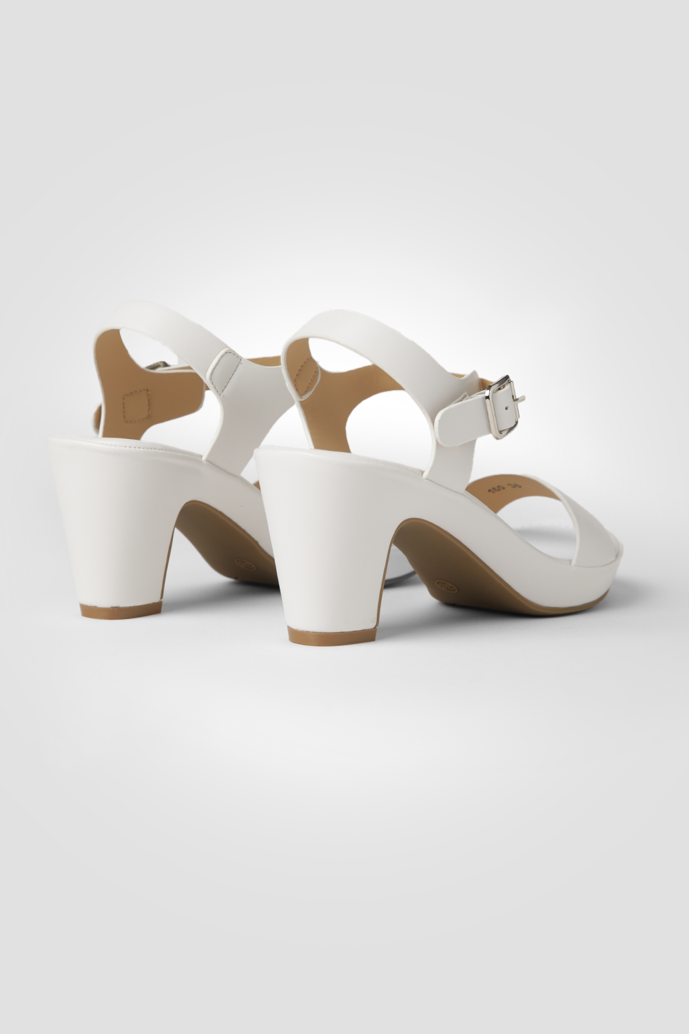 סנדלי עקב לנשים בצבע לבן