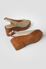 סנדלי פלטפורמה לנשים בצבע בז'