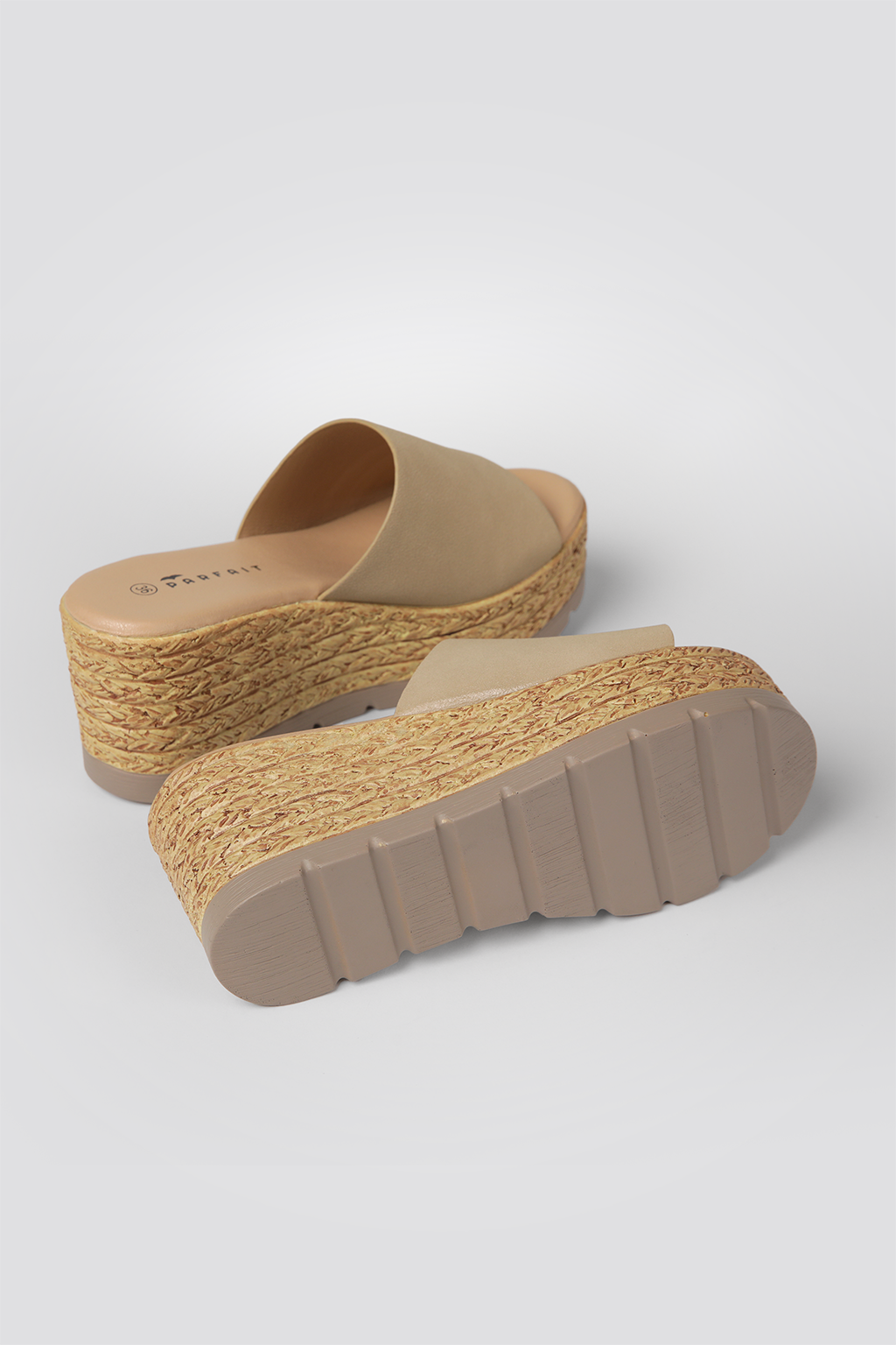 כפכפי פלטפורמה רצועה רחבה בצבע בז'