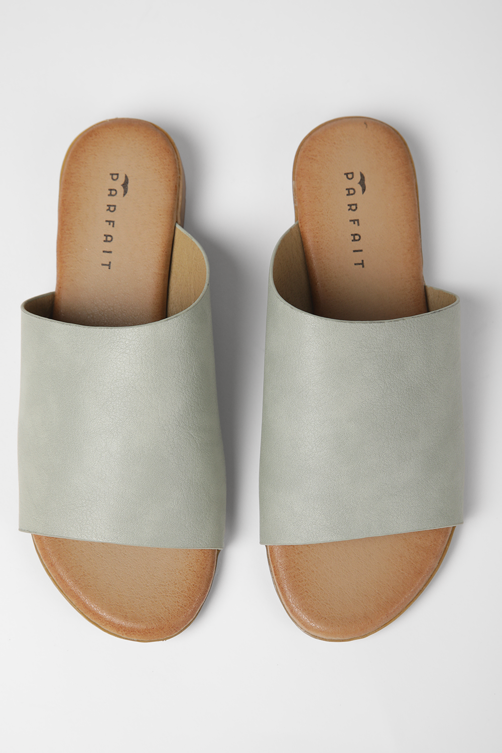 כפכפים דמוי עור רצועה רחבה בצבע ירוק בהיר