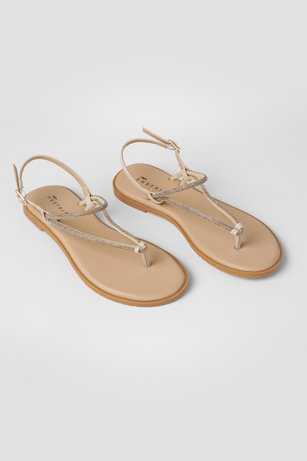 סנדלי אצבע לנשים בצבע בז'