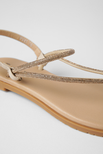 סנדלי אצבע לנשים בצבע בז'