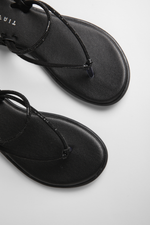 סנדלי אצבע לנשים בצבע שחור