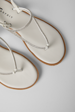 סנדלי אצבע לנשים בצבע לבן