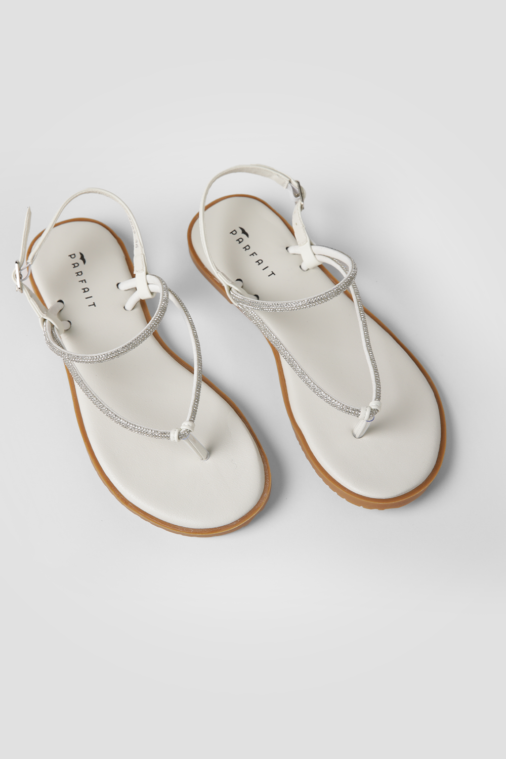 סנדלי אצבע לנשים בצבע לבן