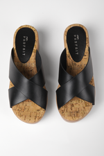 כפכפי פלטפורמה דמוי עור עם רצועות מוצלבות בצבע שחור