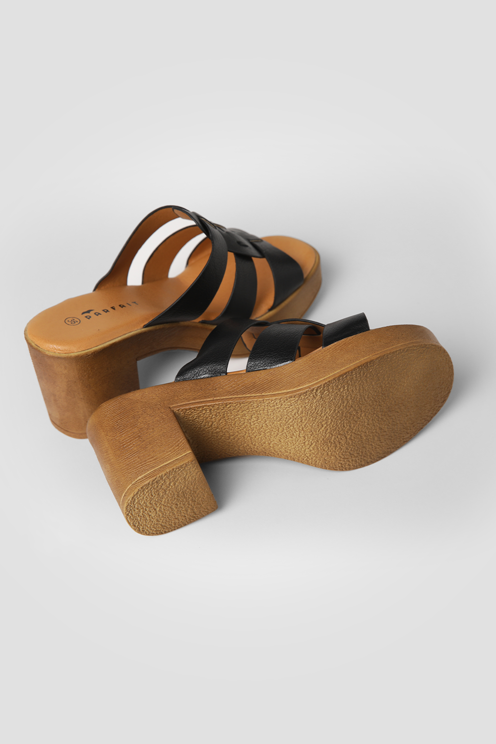 כפכפי עקב לנשים בצבע שחור