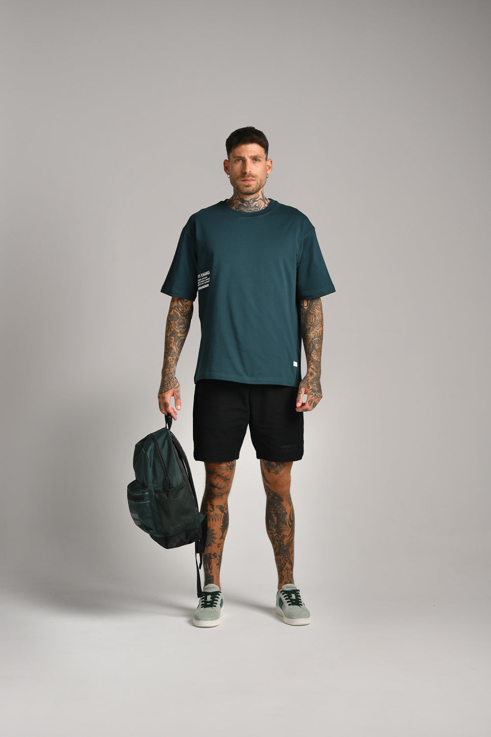 טישירט קצרה מעוצבת עם הדפס