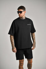 טישירט קצרה מעוצבת עם הדפס