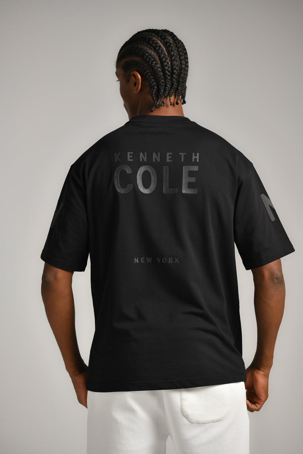 טישירט קצרה מעוצבת עם הדפס לוגו