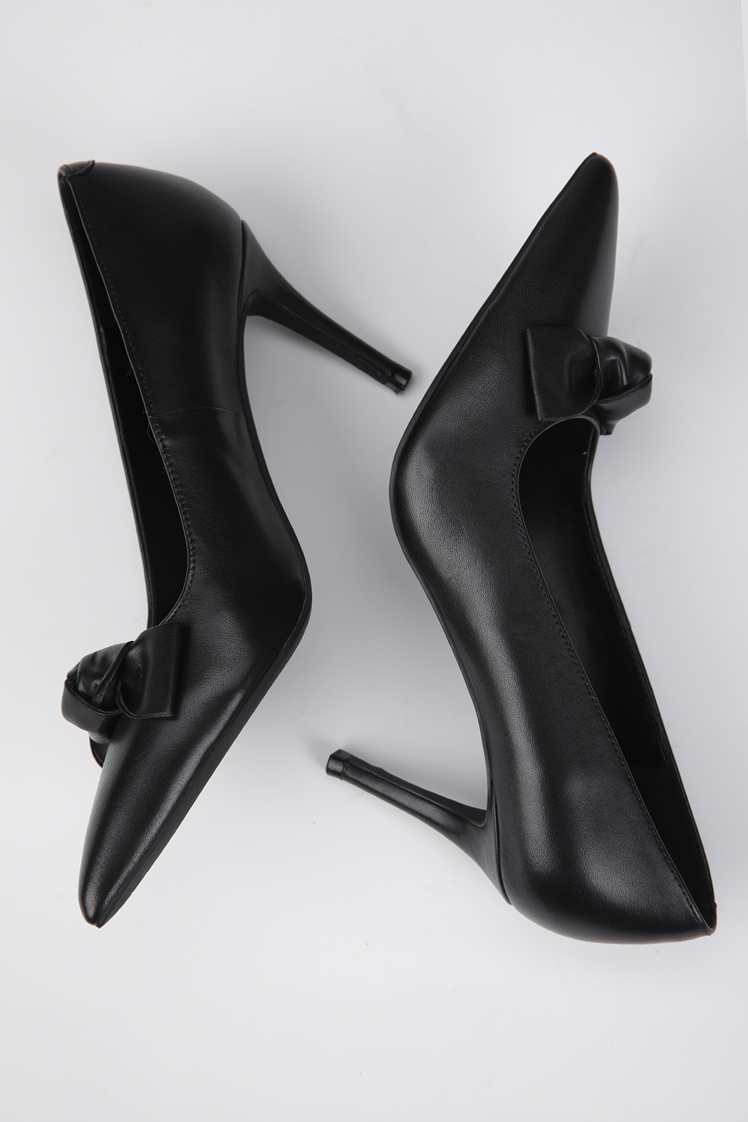 נעלי עקב עם קישוט פפיון | קנת קול