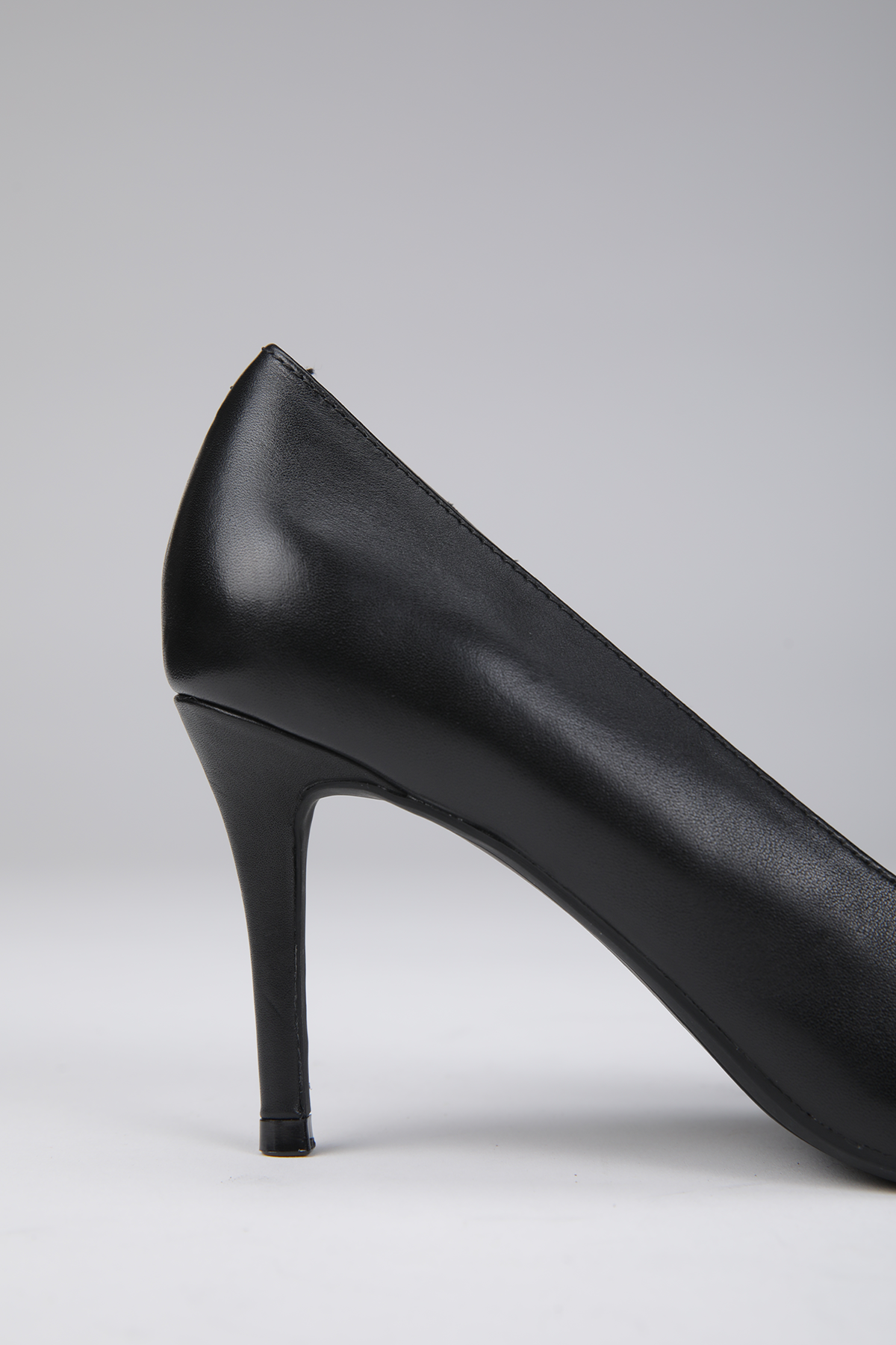 נעלי עקב עם קישוט פפיון | קנת קול