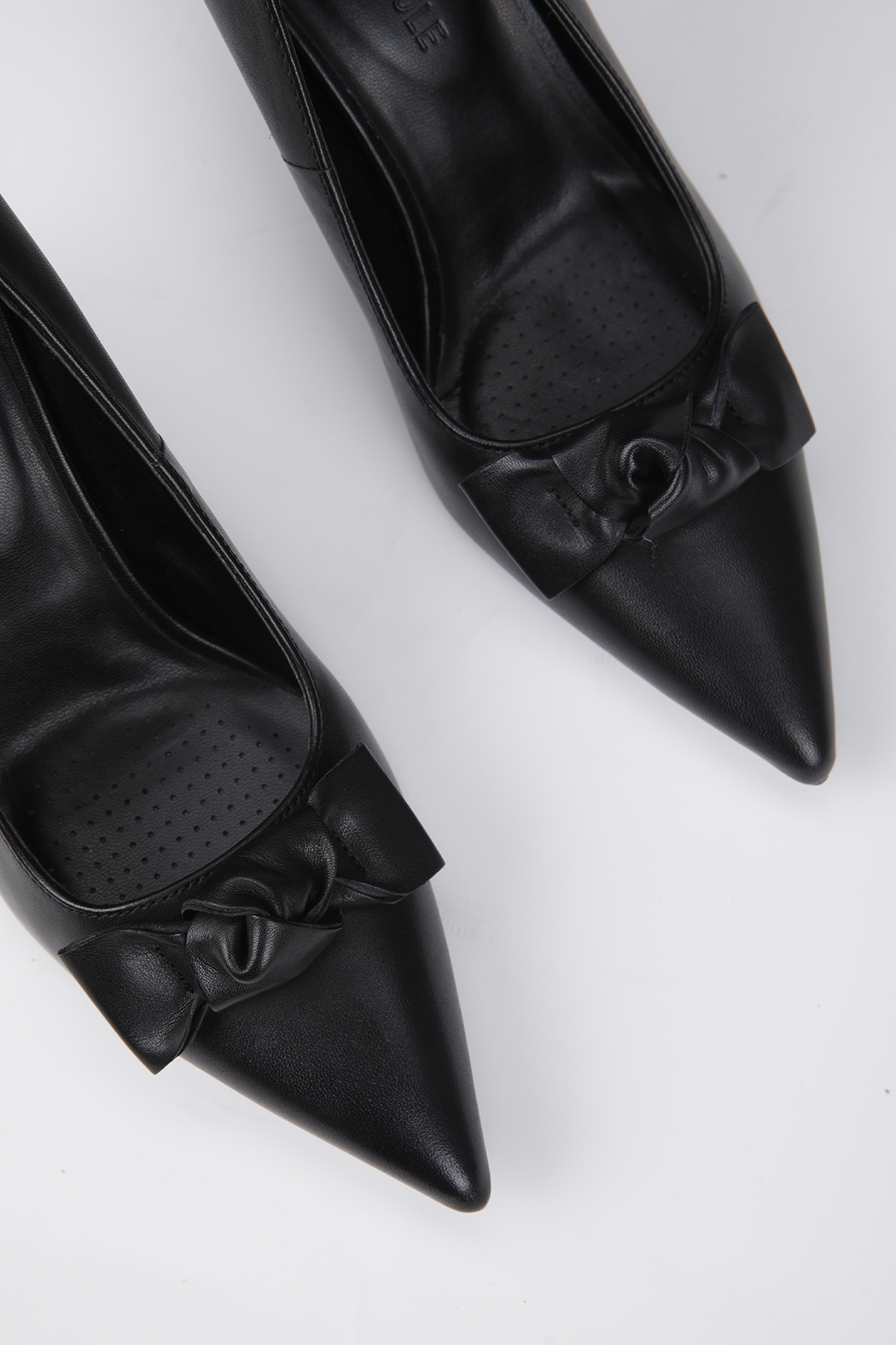 נעלי עקב עם קישוט פפיון | קנת קול