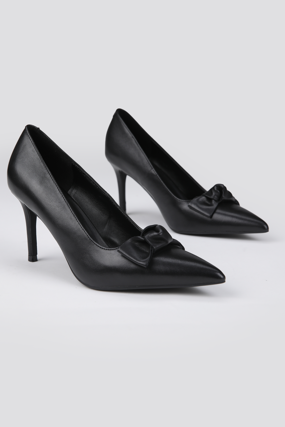 נעלי עקב עם קישוט פפיון | קנת קול