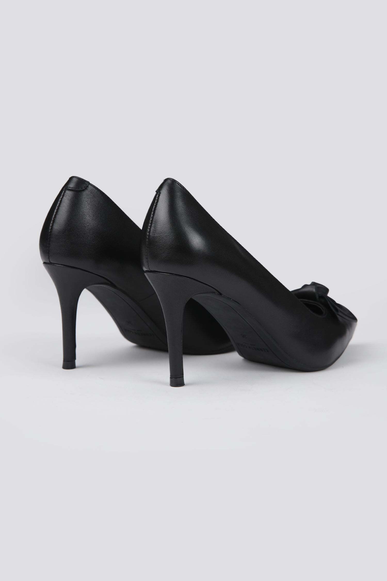 נעלי עקב עם קישוט פפיון | קנת קול