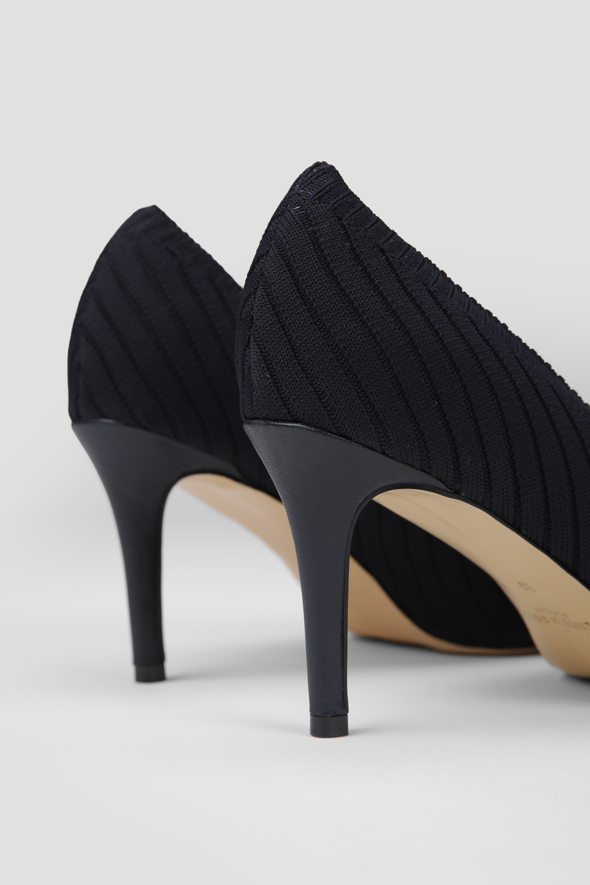 נעלי עקב במראה סרוג | קנת קול