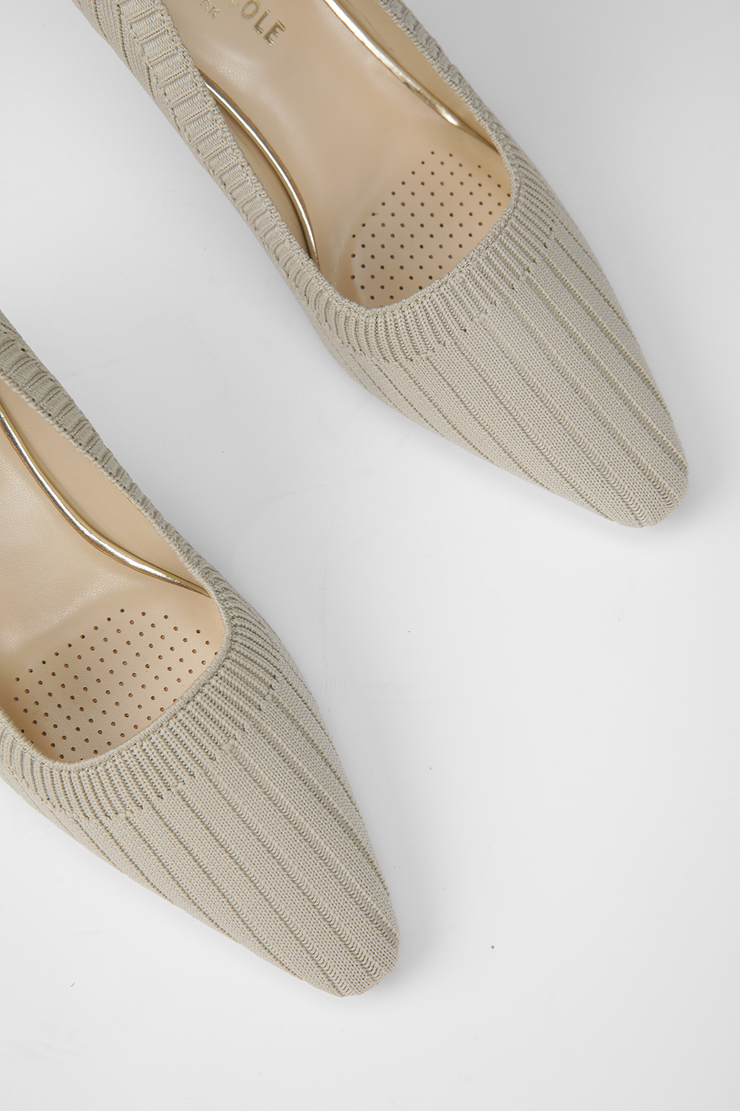 נעלי עקב במראה סרוג | קנת קול