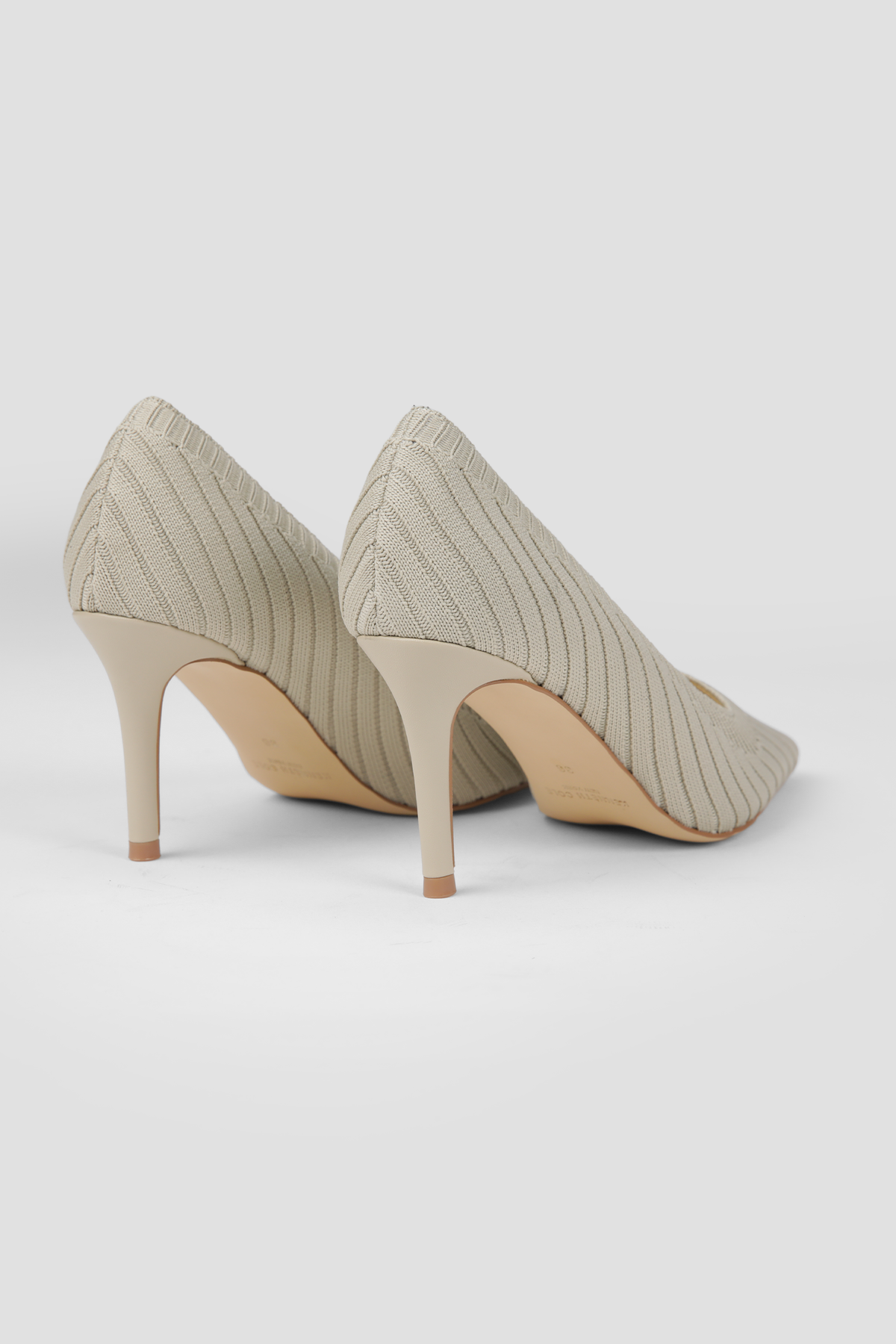 נעלי עקב במראה סרוג | קנת קול