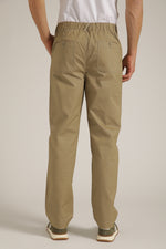 מכנסיים בגזרת סלים אלגטית | קנת קול