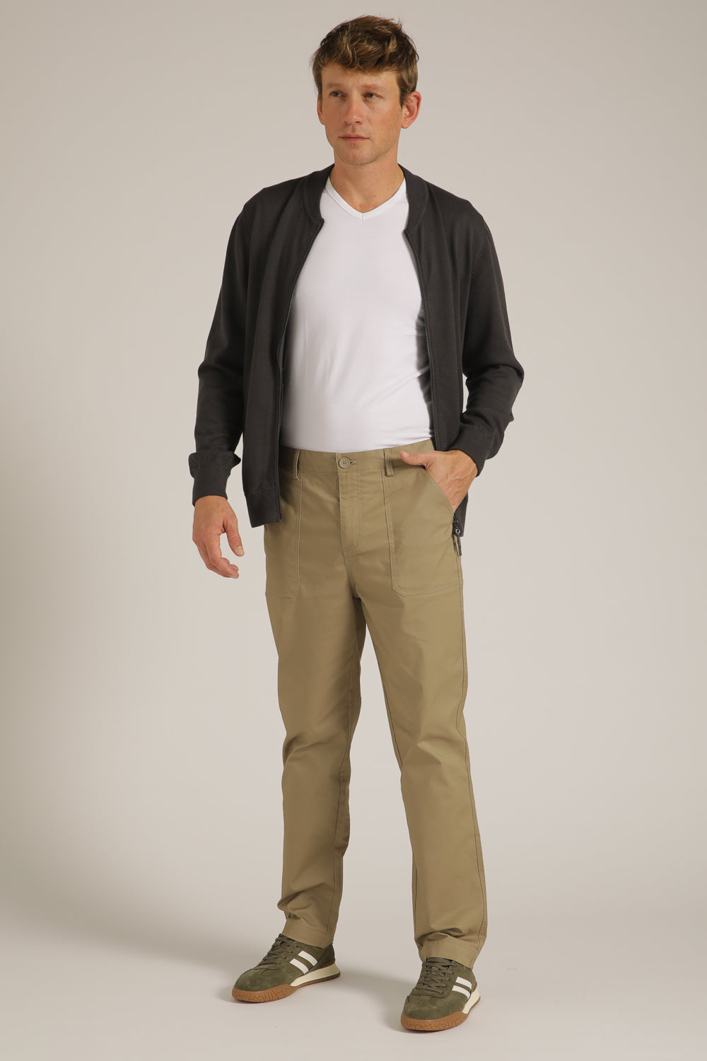 מכנסיים בגזרת סלים אלגטית | קנת קול