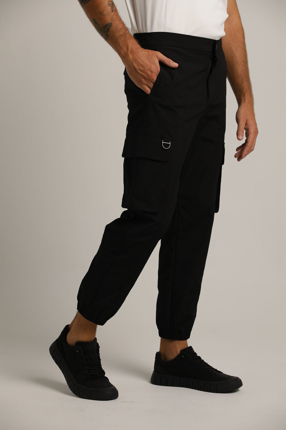מכנסי קרגו בגזרה צרה עם סיומת גומי | קנת קול