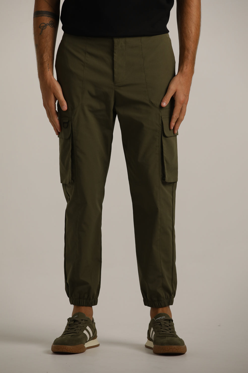 מכנסי קרגו בגזרה צרה עם סיומת גומי | קנת קול