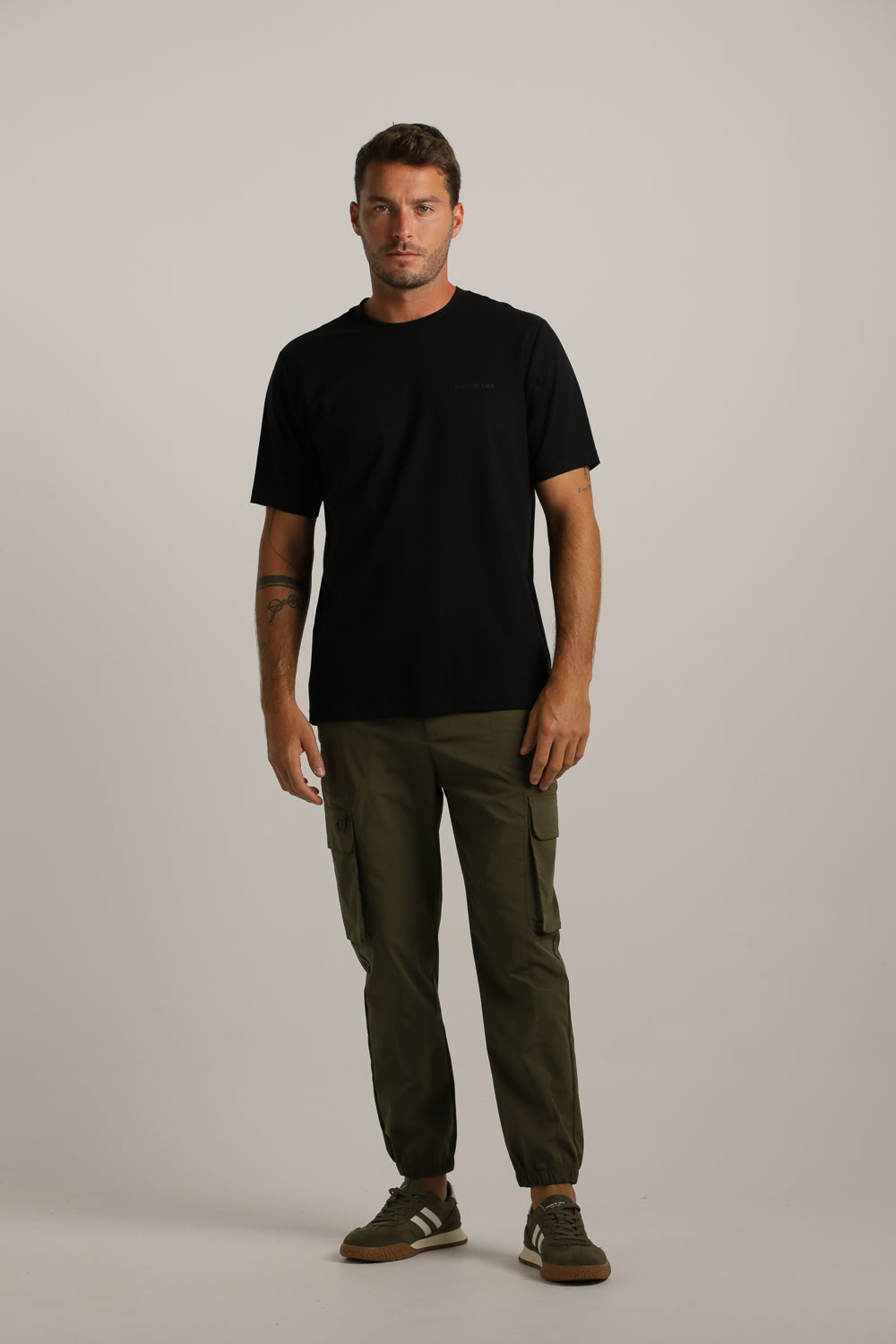 מכנסי קרגו בגזרה צרה עם סיומת גומי | קנת קול