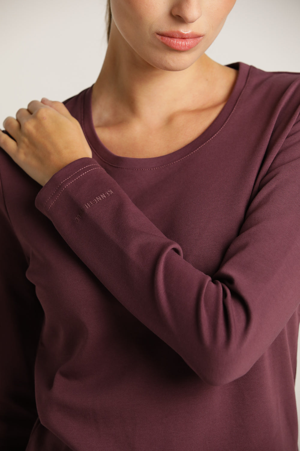 טישירט ארוכה עם צווארון עגול | קנת קול